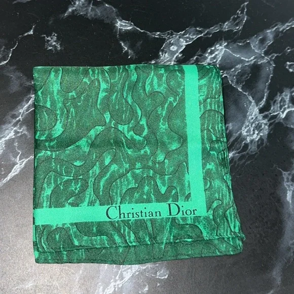 Christian Dior Poison Silk Bandana Neckerchief
Handkerchief Green AUTHENTIC NEW - Picture 5 of 5